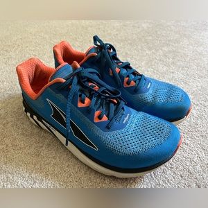 Altra Torin 4 plush, used but in great condition